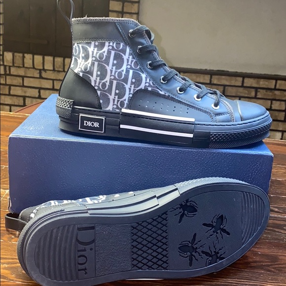 They’re not my size they’re too BIG size is 9.5! - Picture 8 of 10